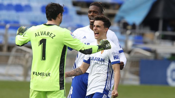 Francés, Jair y Cristian Álvarez celebran la victoria contra el Almería.