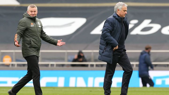 Solskjaer y Mourinho a la conclusión del Tottenham-United.