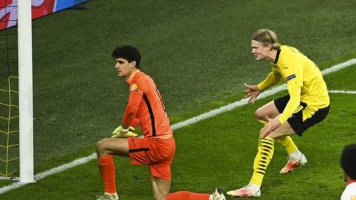 El portero del Sevilla Yassine Bono reveló que no fue él quien le gritó el famoso 'Kiricocho' a Erling Haaland y que se dio la mano con el noruego.