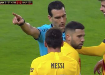 El encontronazo de Messi con el árbitro que se quedó sin tarjeta