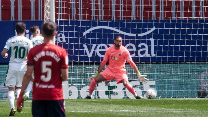 Aprobados y suspensos del Elche: Gazzaniga, amargo debut en Primera