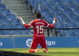 El Sevilla remonta ante la Real y también quiere Liga