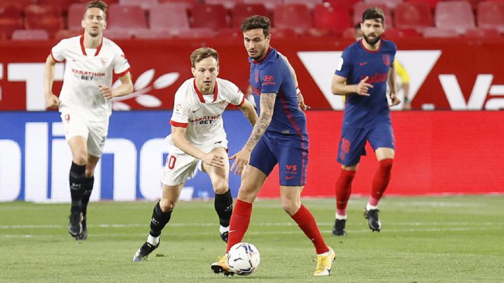 Rakitic y Saúl, durante el Sevilla-Atlético.