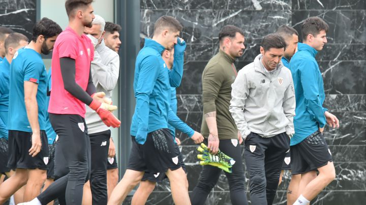 Charla y sesión seria en Lezama, sin Muniain, Yuri y Yeray