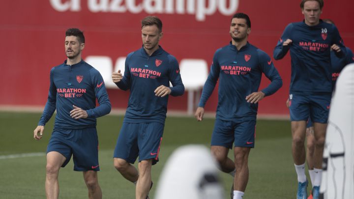 El Sevilla ofreció una citación de 23 jugadores para jugar ante el Levante con la gran novedad de Sergio Escudero. No aparece de nuevo Sergi Gómez.