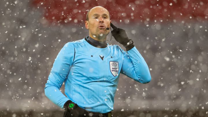 Del Cerro y Mateu elegidos para pitar en la Eurocopa