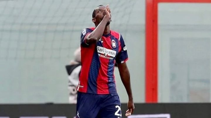 Simy Nwankwo, con el Crotone.