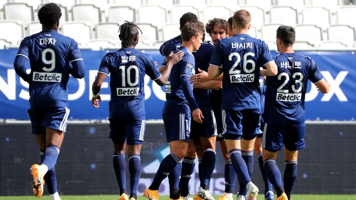 Los jugadores del Girondins celebran un gol