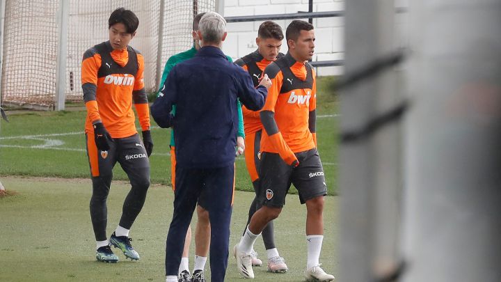 Los jugadores, saliendo al campo.