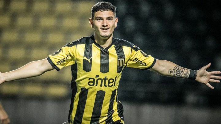 El delantero centro de 19 años de Peñarol domina tanto en el campeonato local como en Copa Sudamericana y ya tiene una cláusula récord en su club.