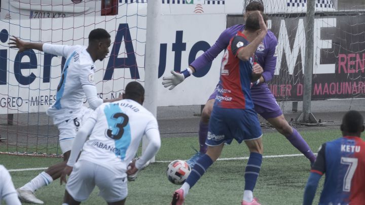 El Deportivo, en su última salida a Langreo.