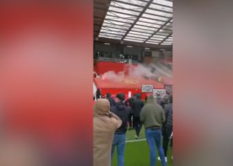 Así fue el motín de hooligans en Old Trafford