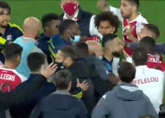 Bochornosa pelea al final del Mónaco-Lyon: Depay, de los más violentos