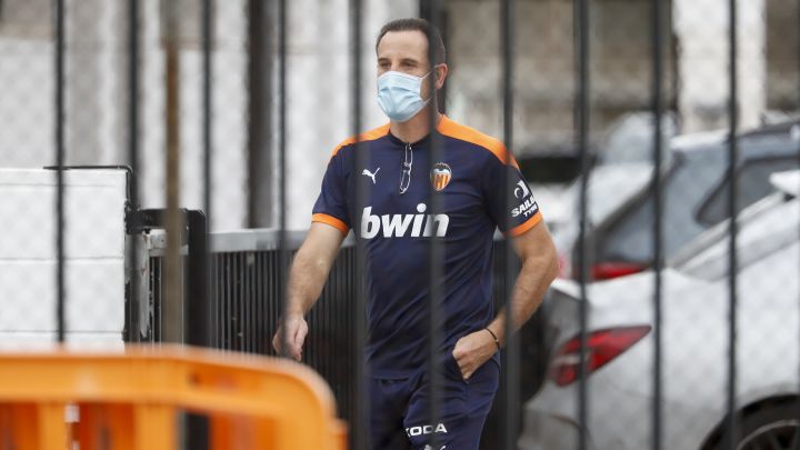 Voro dirige su primera sesión con Anil Murthy en la grada