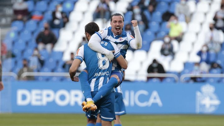 Héctor Hernández celebra un gol con el Deportivo