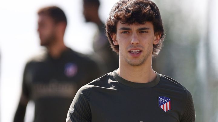 João Felix, en una sesión del Atlético. Ante el Barça esperará en el banquillo.