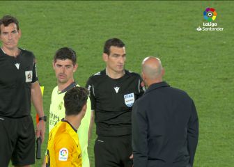 El cara a cara de Zidane con el árbitro al final del partido