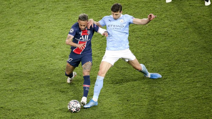 Rúben Dias le roba un balón a Neymar.