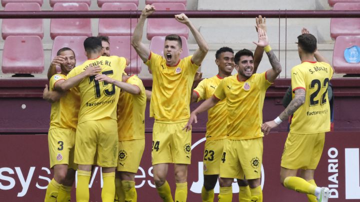 Los jugadores del Girona festejan uno de sus tantos.