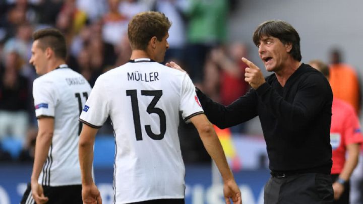 Löw, obligado a rectificar