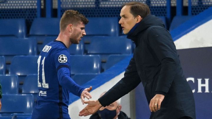 Werner recibe la felicitación de Tuchel en el partido contra el Real Madrid.