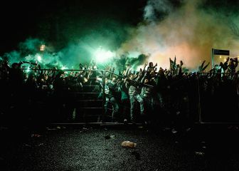 Descontrol de los aficionados del Sporting tras ganar la liga 19 años después