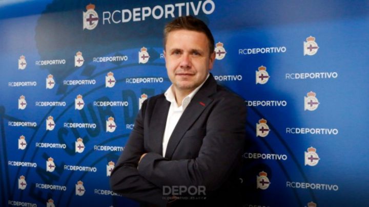 Nacho Lourido posando para el Deportivo
