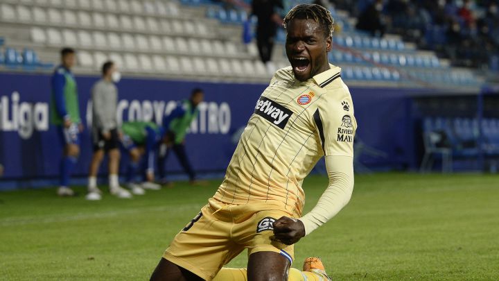 Dimata, del Espanyol, celebra uno de sus tantos.