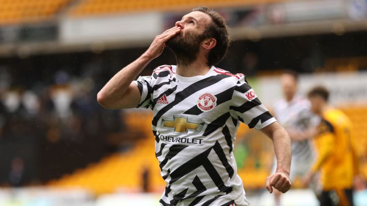 Juan Mata celebra un gol