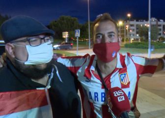 La afición del Atlético se rinde a Suárez: