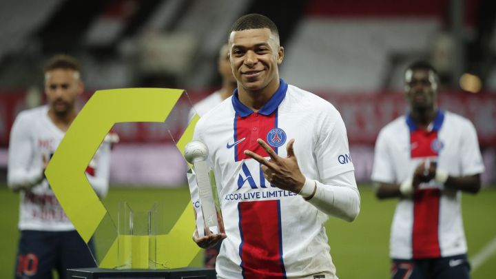 Mbappé recoge un premio