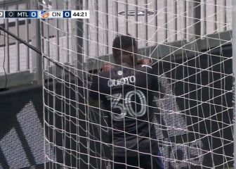 Lo de Abreu se queda en anécdota: sin portero, a menos de 1 metro y firma el fallo del año...