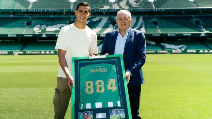 El Betis se despide de Mandi:
"Por tu dedicación y entrega"