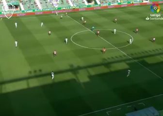 El homenaje al recogebolas del Elche que es viral en España