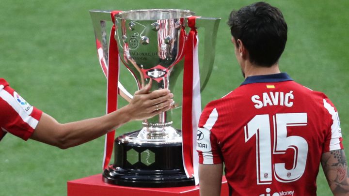 Savic, con Koke, en la celebración del Atlético como campeón de LaLiga.