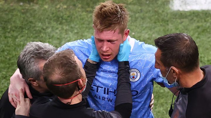 De Bruyne se marchó así del campo.