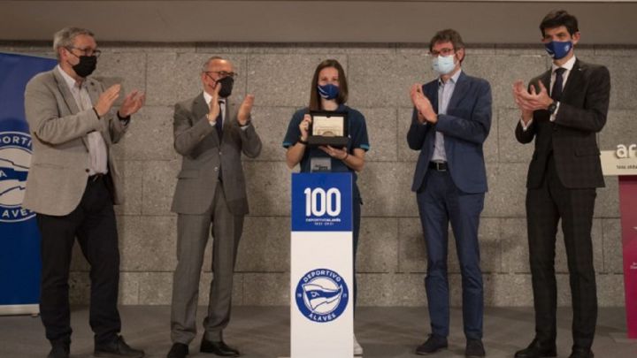Las instituciones homenajean a las Gloriosas por el ascenso