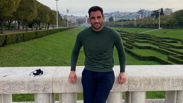 Adán posa en Lisboa.
