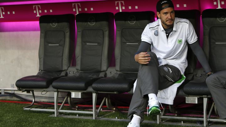 El polémico Bendtner cuelga las botas y apunta a los banquillos