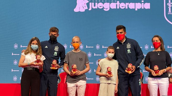 El Baby Pelón se enfuda La Roja para que los niños con cáncer sigan jugando mientras luchan