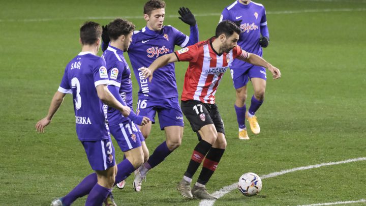 Andy, en un partido del Logroñés frente al Sporting.