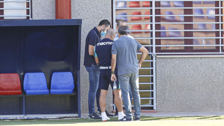 Delantero y lateral izquierdo, las prioridades del mercado granota