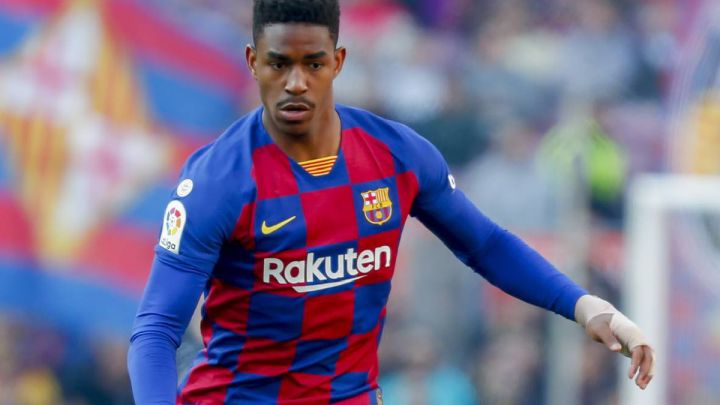Junior jugando con el Barcelona.