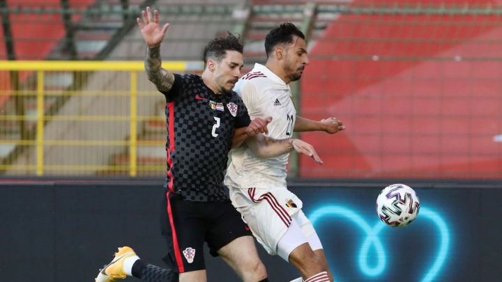 Vrsaljko pelea por un balón con Croacia.