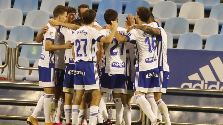 Los jugadores del Zaragoza celebran uno de los goles contra el Castellón.