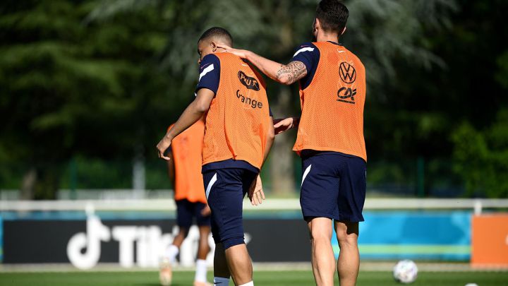 Giroud pone el armisticio... y Mbappé no lo firma