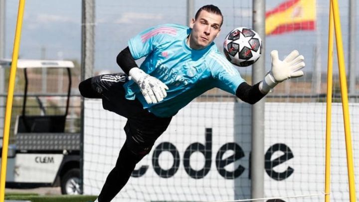 Lunin no quiere salir