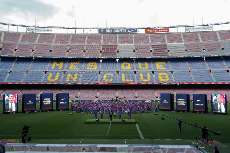 El presidente Laporta ha presentado en el Camp Nou la equipación del equipo culé para la temporada 2021-2022