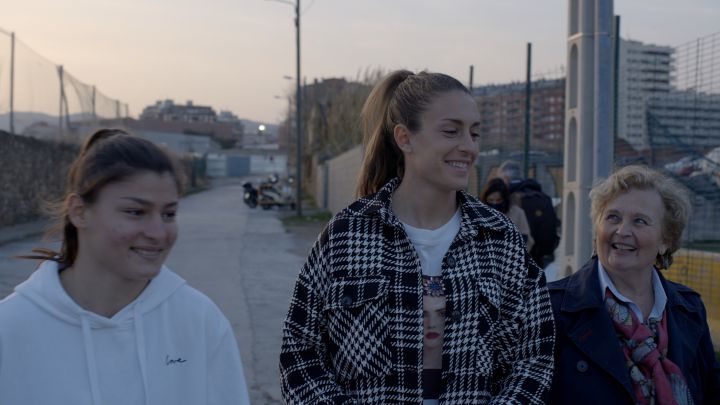 Alexia Putellas, Carmen Arce ‘Kubalita’ y Viktoria Adrianova son algunas de las protagonsitas de 'Campeonas', la nueva serie documental de RakutenTV dedicada al fútbol femenino.