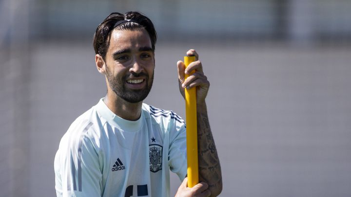 Brais Méndez sonríe durante un entrenamiento de la burbuja paralela de la selección española.